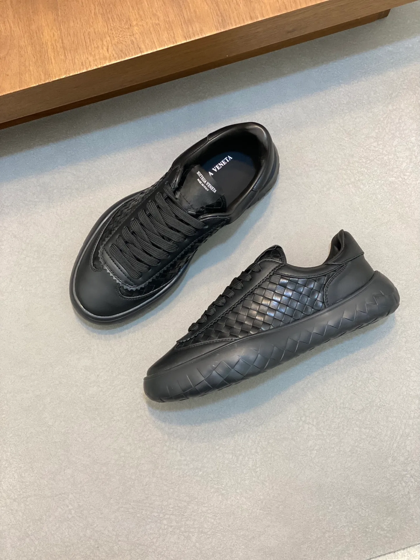 p440💰Men's Shoes BV/Bottega Veneta🆕The new men's moral training sneakers, made of Sneaker technology nylon and suede, inspired by retro basketball shoes, a new interpretation of classic sneakers, a lightweight, comfortable and breathable summer must-have item, the soles are made of classic woven texture, super recognizable, nylon suede stitching, full of texture!  Size: 38-45
